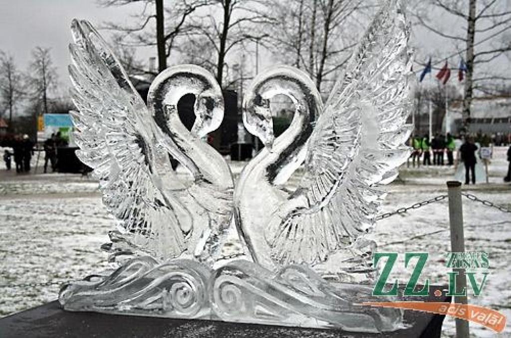 Sestdien Uzvaras parkā skatītājiem atvērts skulptūru parks, kurā apskatei izstādīti 11.Starptautiskā ledus skulptūru festivāla «Galaxy of Love» ietvaros tapušie darbi. Šogad festivālā piedalās 15 komandas un 30 mākslinieki no deviņām...