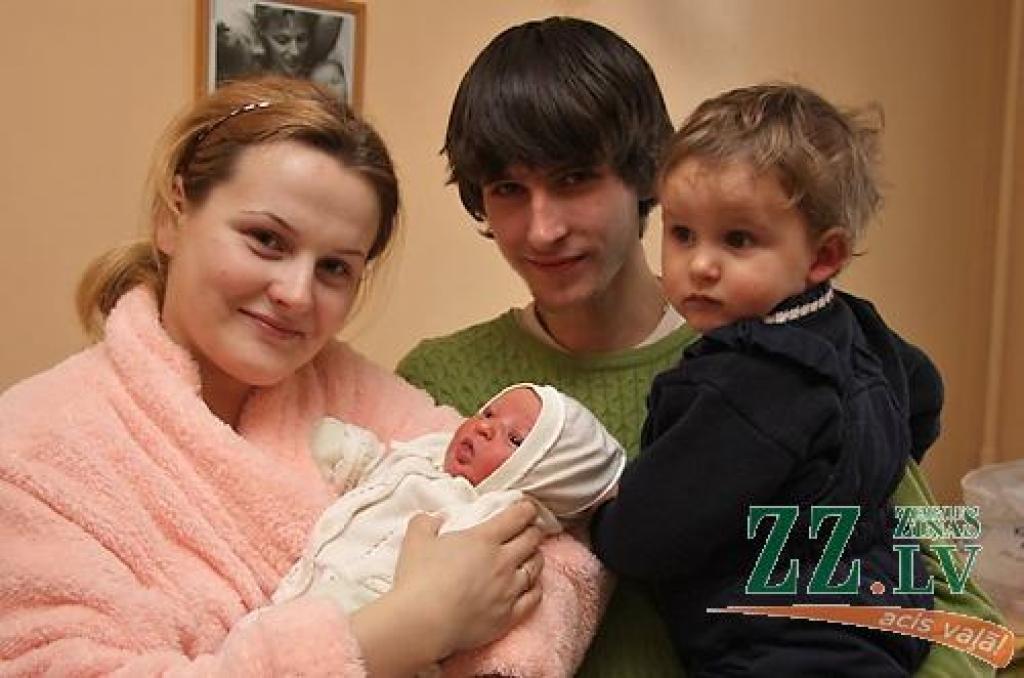 Marija un Imants Deordici ar meitiņu Ariadnu un viņas brāli Nilu.
Autors: Krišjānis Grantiņš.