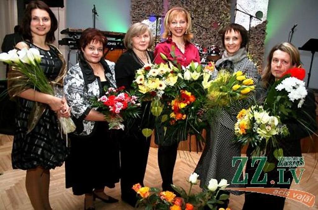 Gada balvas «Labākais kultūras darbinieks 2008» laureātes – Līga Celma, Gaļina Jurčenoka, Mārīte Leimane, Ieva Karele, Madlēna Bratkus un Nellija Skujeniece.
Autors: Agris Samcovs.
