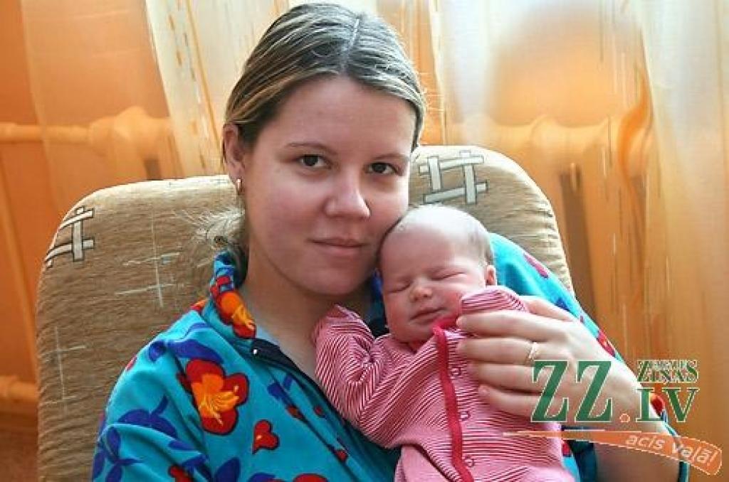 Irina Trojanova ar meitiņu Aleksandru.
Autors: Agris Samcovs.