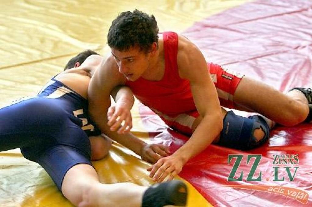 Jāni Indrikovu uzvarēja svara kategorijā līdz 74 kilogramiem.
Autors: Agris Samcovs. 