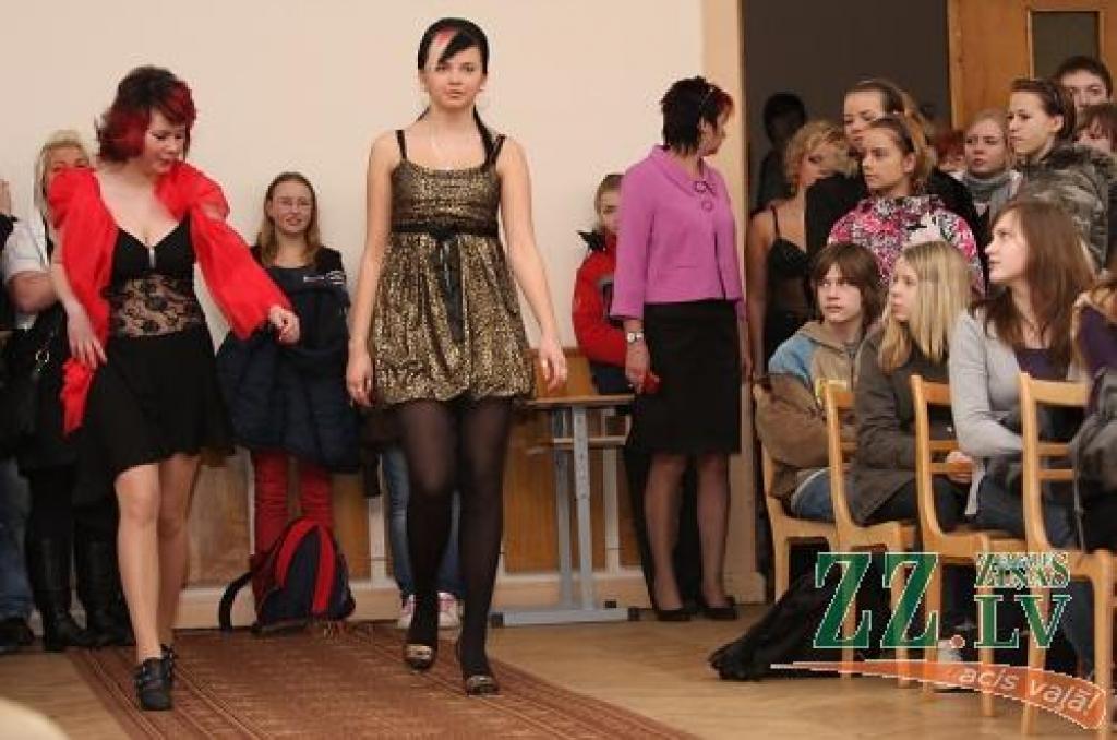 Frizieru grupas paraugdemonstrējumi Jelgavas Amatu vidusskolā.
Autors: Krišjānis Grantiņš.