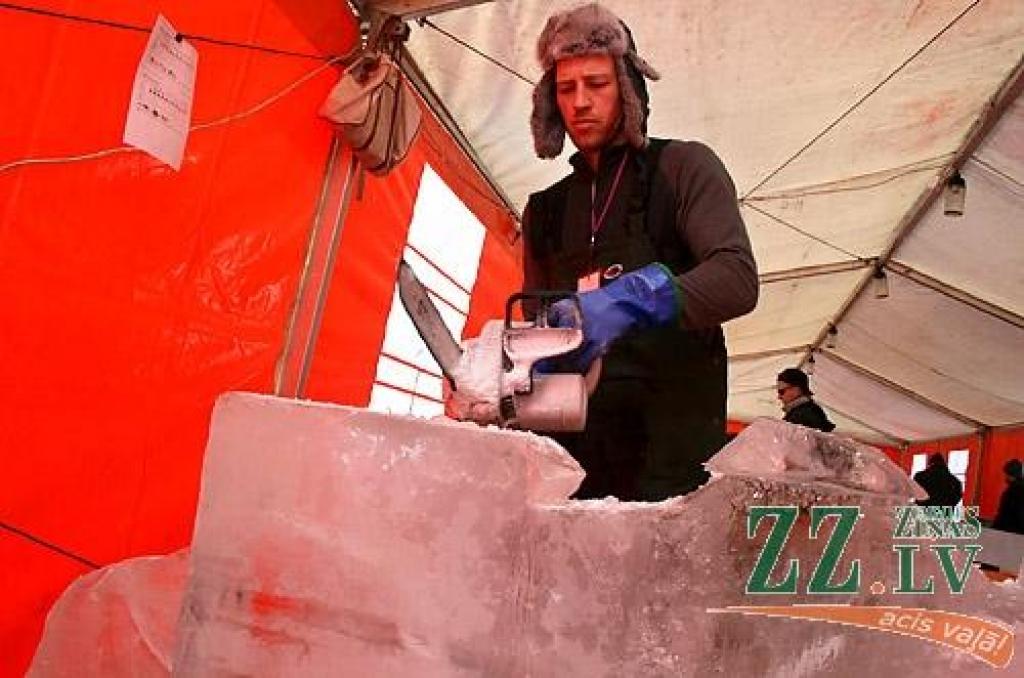 Ledus skulptūru veido Darens Džeksons (Lielbritānija).
Autors: Agris Samcovs.