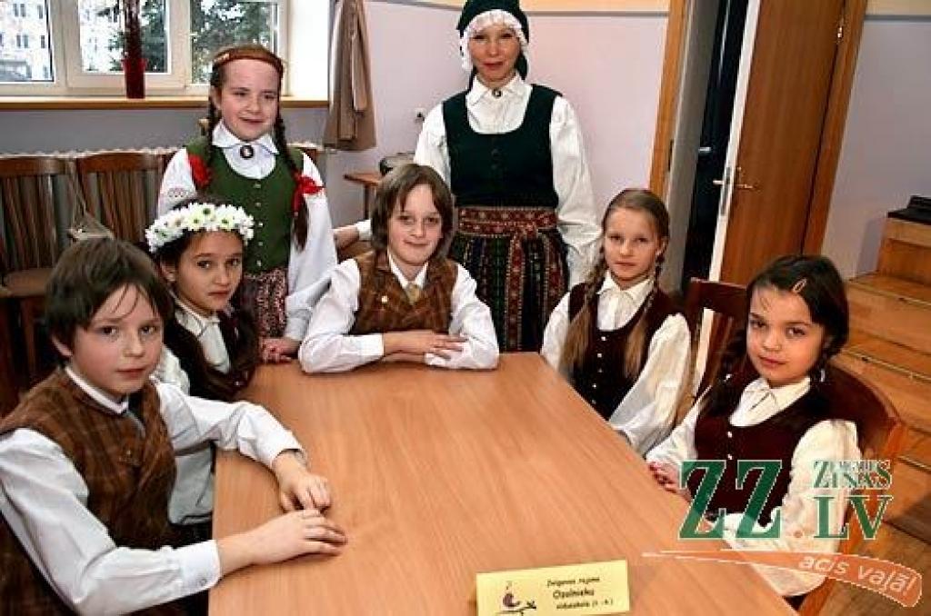 Ozolnieku vidusskolas komanda 1. - 4.klašu grupā.
Autors: Agris Samcovs.