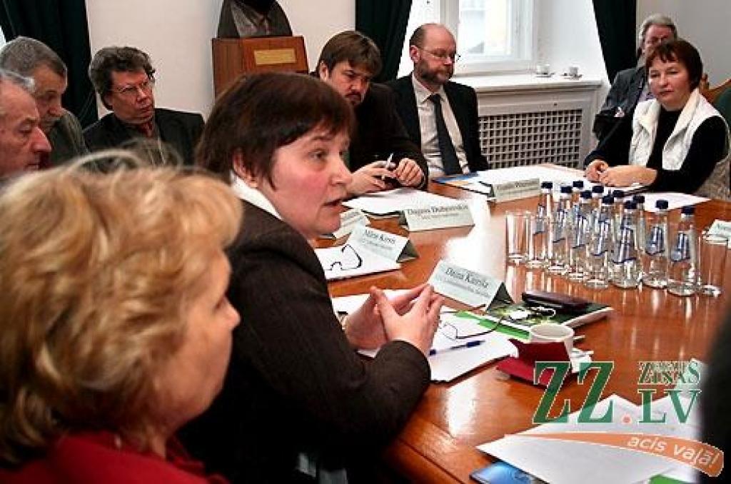 Klātesošos uzrunā Lauksaimniecības fakultātes dekāne Daina Kairiša.
Autors: Agris Samcovs.