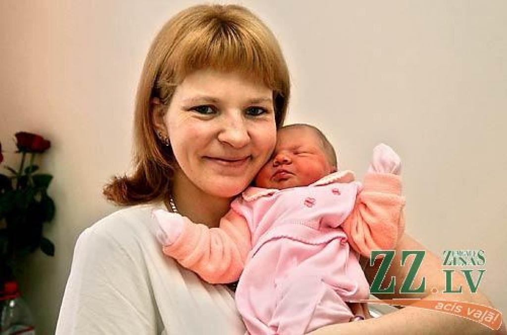 Olga Fjodorova ar meitiņu Jelizavetu.
Autors: Agris Samcovs.