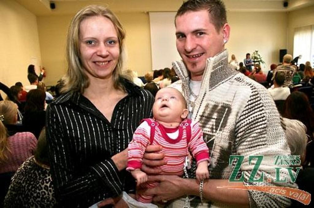 Sigita Brieze un Aivis Auziņš ar meitu Alisi.
Autors: Agris Samcovs.