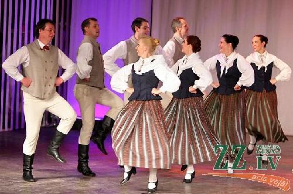 Sestdienas vakarā Jelgavas kultūras namā Tautas deju ansamblis «Lielupe» ar programmu «Lielupieši» noslēdza savas pastāvēšanas 50.gadadienas svētkus. Svinības šonedēļ notika divas dienas - piektdien skatītājiem tika piedāvāts pirmais...