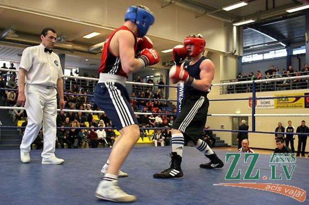 Bezkompromisa cīņa par medaļām starp «madariešiem» Raiti Sinkeviču (sarkanā) un Denisu Samiļinu.
Autors: Agris Samcovs.