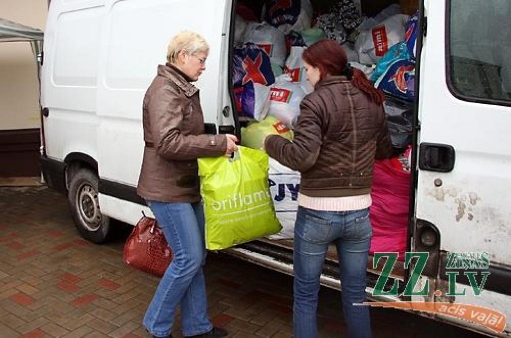 Jelgavnieki aktīvi piedalījās akcijā, kurā cilvēki tika aicināti ziedot mantas trūcīgajiem.
Autors: Krišjānis Grantiņš.