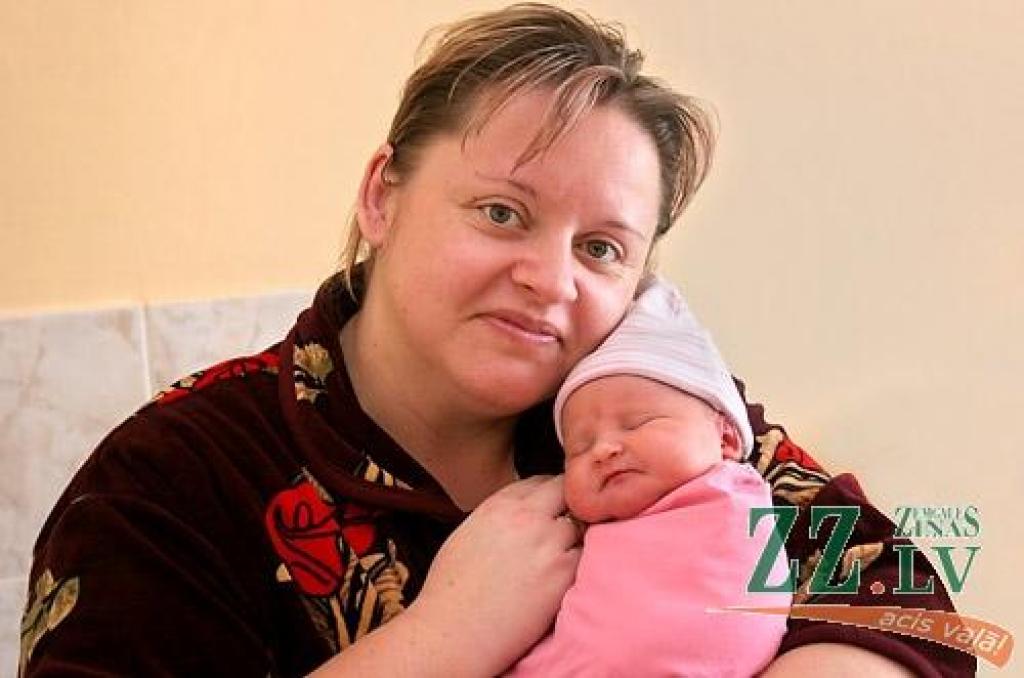 Aļona Šamoviča ar meitiņu, kuras vārds latviski skan Dālija.
Autors: Agris Samcovs.