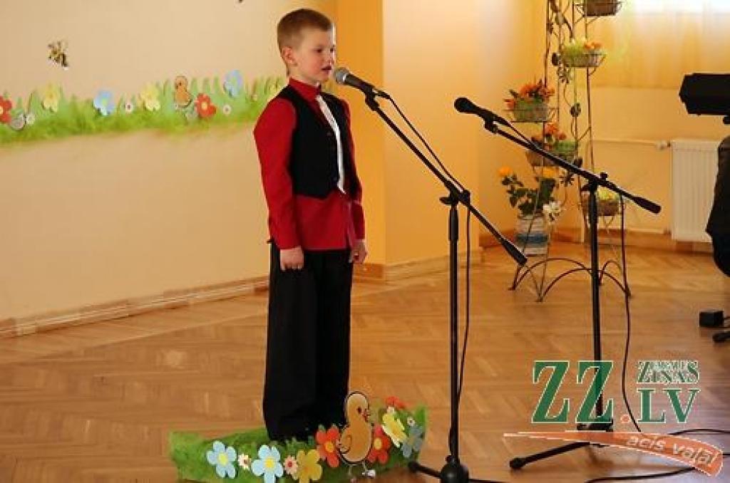 «Mazais cālis Elejā 2009» titulu ieguva PII «Zīlīte» sešgadīgais audzēknis Eduards Grundmanis, kurš izpildīja dziesmu «Kad man maziņam». Viņa skolotāja – Gundega Dūda - Tooma.
Autors: Krišjānis Grantiņš.
