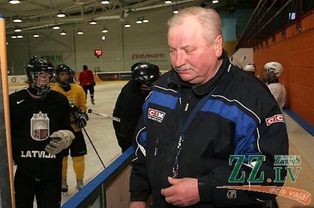 Latvijas hokeja izlases galvenais treneris Aleksandrs Klinšovs.
Autors: Agris Samcovs.