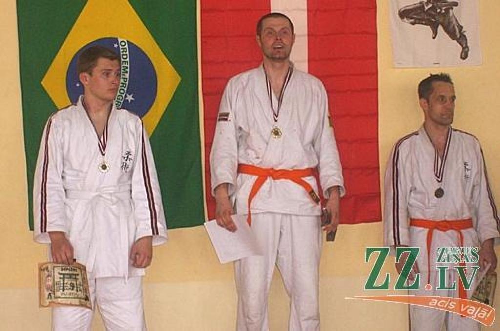 Autors: No R.Jermaļonoka albuma.