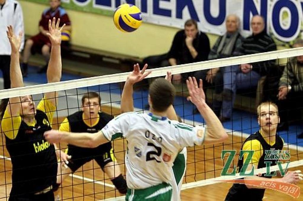 Latvijas volejbola virslīgas čempionāta pusfināla otrā spēle - «Biolars/Ozolnieki» pret «Elvi/Kuldīga».
Autors: Agris Samcovs. 