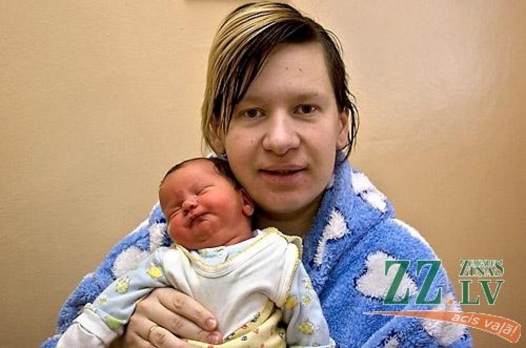 Anna Parigina ar trešo atvasīti - meitu Sofju.
Autors: Agris Samcovs.