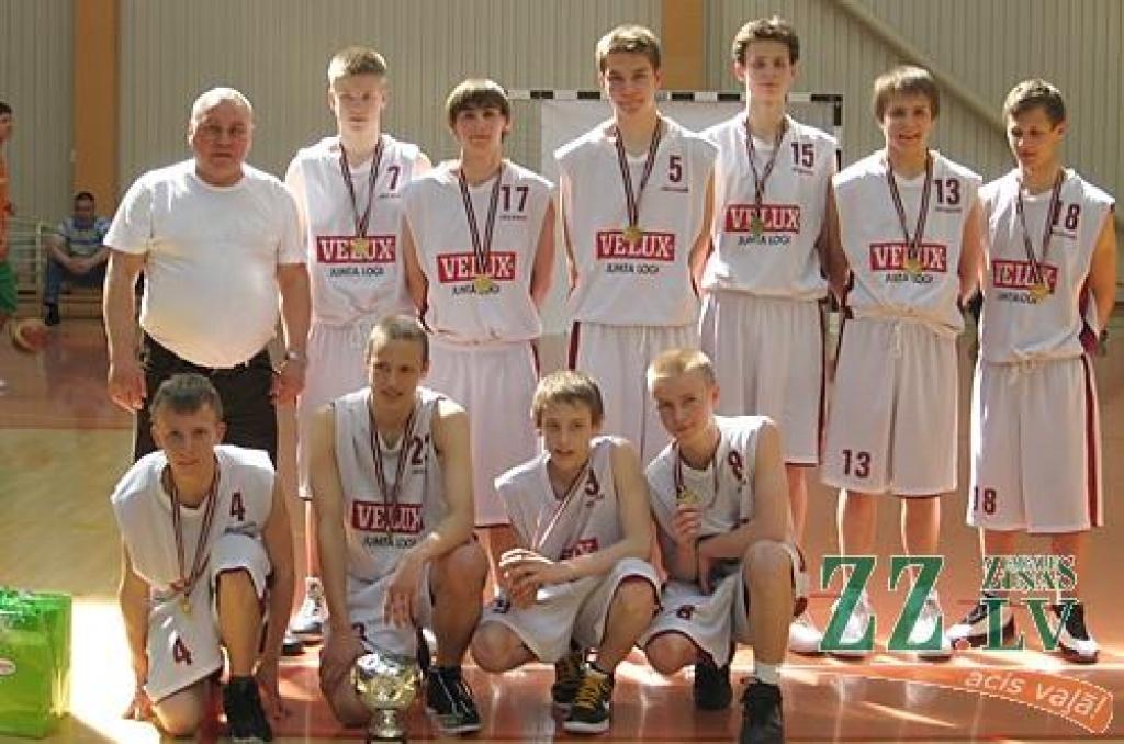 2008./2009.gada čempionu godu C1 grupā šogad izcīnījuši mūsējie – «Zemgale/BJSS» basketbolisti.
Autors: No kluba arhīva.