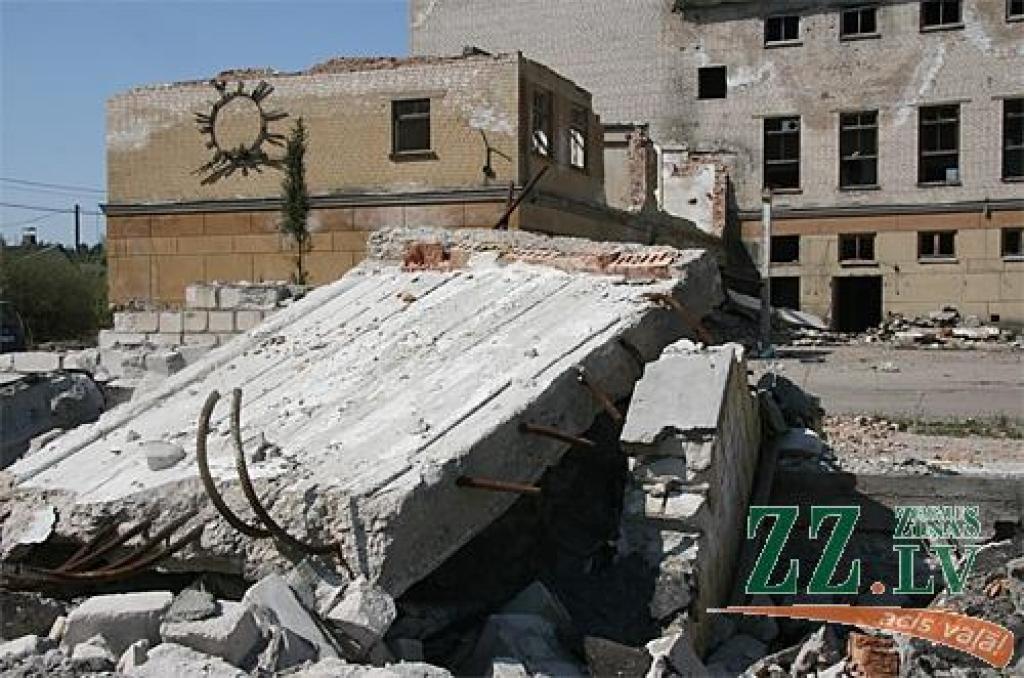 Kādreizējās Jelgavas Sēklu fabrikas pašreizējais īpašnieks bija sācis nelikumīgus nojaukšanas darbus, par ko saņēmis administratīvo sodu.
Autors: Inga Karlinska.