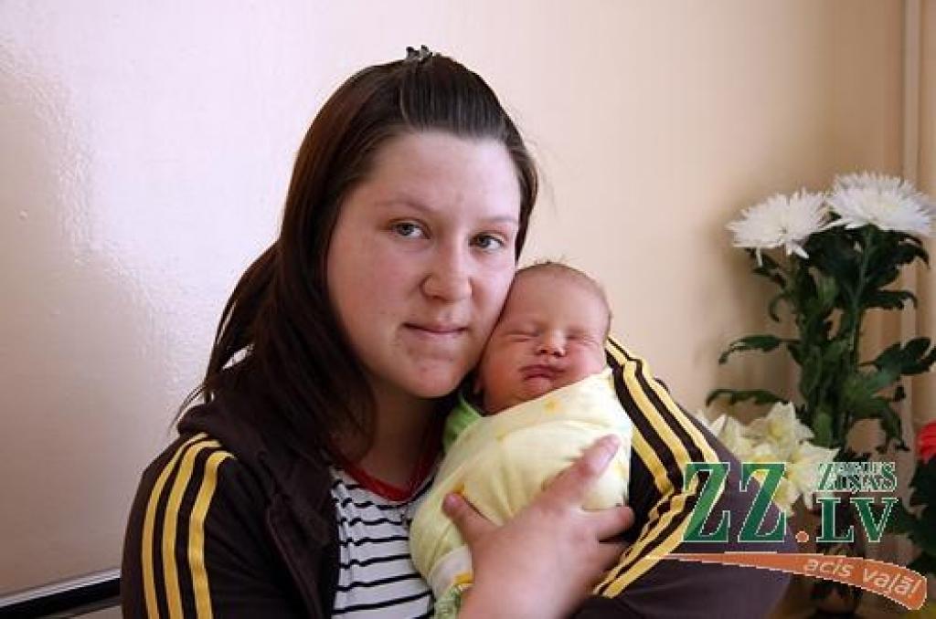 Jevgēnija Baimuhametova ar savu otro meitiņu.
Autors: Krišjānis Grantiņš.