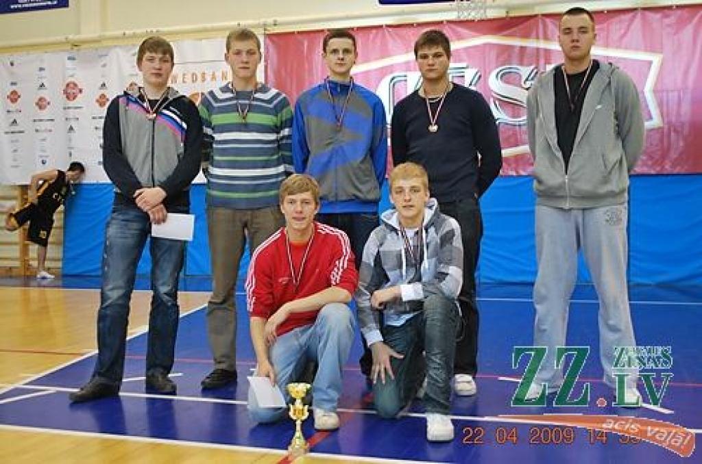 Kausu par trešo vietu izcīnījusi Jelgavas 1. ģimnāzijas komanda. 
Autors: No Jelgavas 1.ģimnāzijas arhīva.