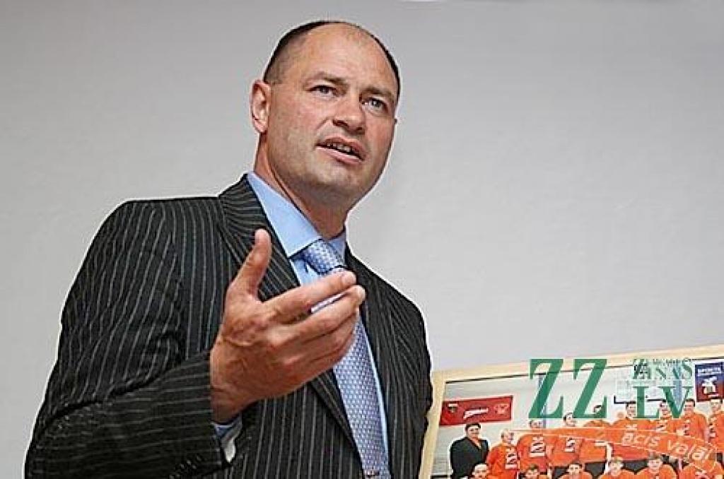 Pašvaldība nav tā, kur dalīties pēc partijām, jautājums ir par kadriem, vai viņi ir spējīgi strādāt - uzskata Jelgavas mēra amata kandidāts Dainis Liepiņš.
Autors: No «Ziņu» arhīva.