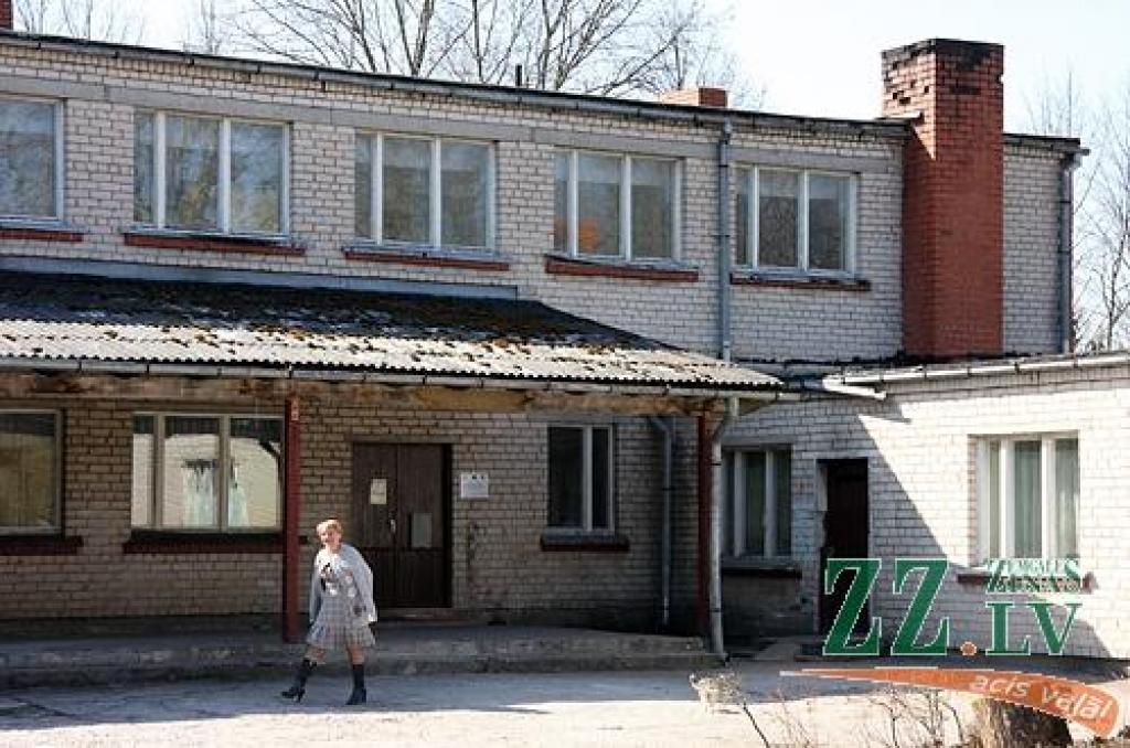 Staļģenes pagasta kultūras un sporta centrs «Jaunlīdumi» pēc rekonstrukcijas tiks pie jauna jumta, logiem, kā arī apkures un ventilācijas sistēmām.
Autors: Krišjānis Grantiņš.