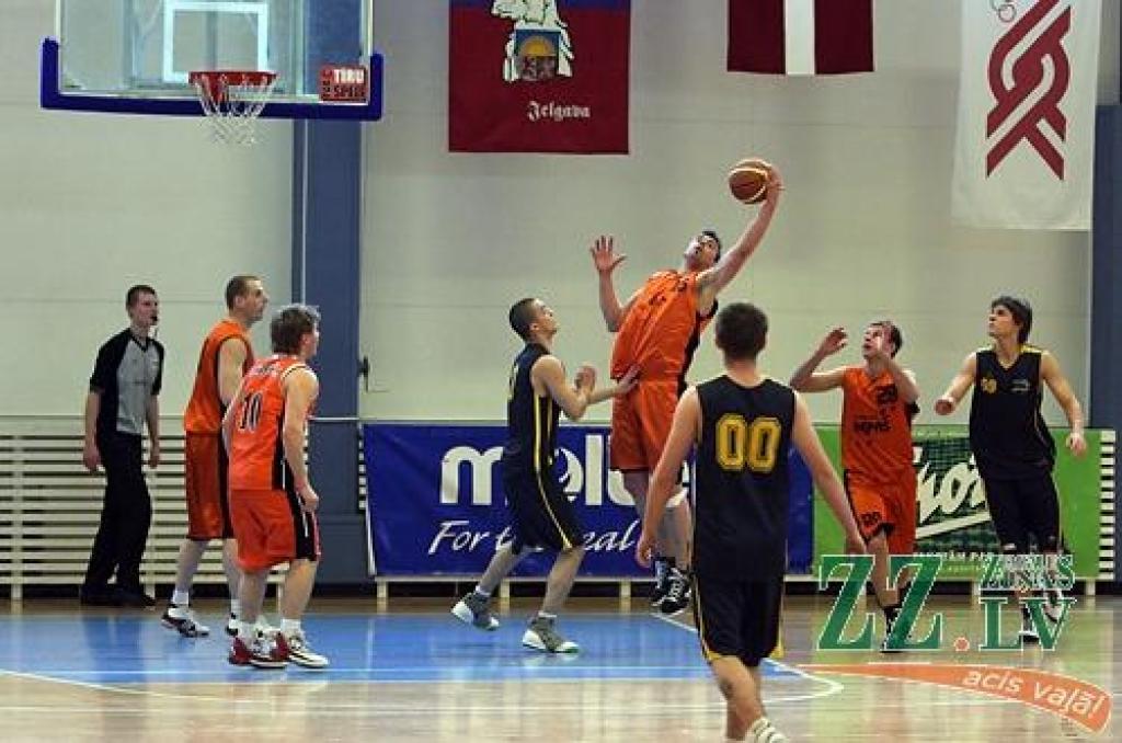 Komandas «Ķepas» basketbolistu spēle pret «Klondaiku».
Autors: Krišjānis Grantiņš.