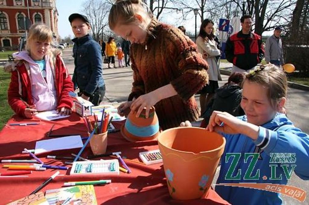 Tradicionālā «Lieldienu pastaiga» Jelgavas pils parkā.
Autors: Krišjānis Grantiņš.