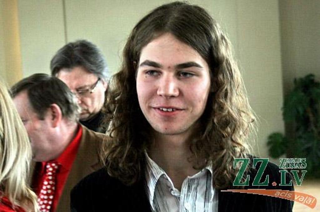 Viens no labākajiem Zemgales novada skatuves runas konkursā bija Jelgavas Spīdolas ģimnāzijas audzēknis Artūrs Knope.
Autors: Agris Samcovs.