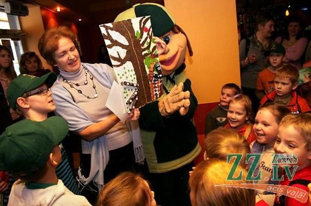 Visvairāk balsu saņēma pirmsskolas izglītības iestādes «Rotaļa» veidotais plakāts.
Autors: Agris Samcovs.