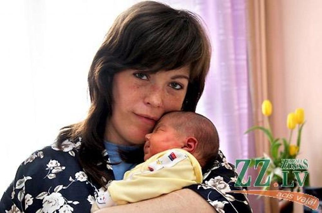 Marika Vasiļjeva ar trešo meitu Samantu.
Autors: Agris Samcovs.