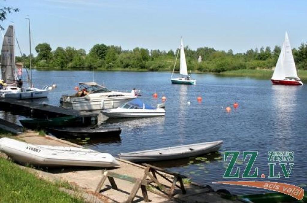 Autors: Agris Samcovs. 