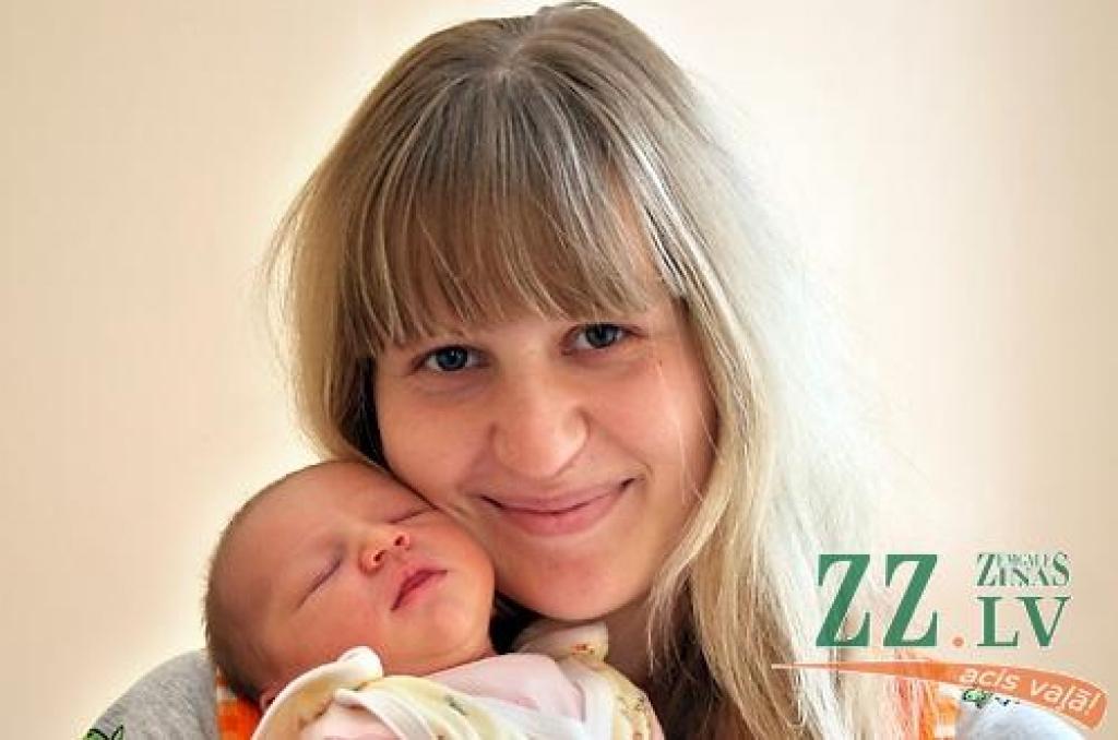 Inese Josone ar meitiņu Beāti.
Autors: Agris Samcovs.