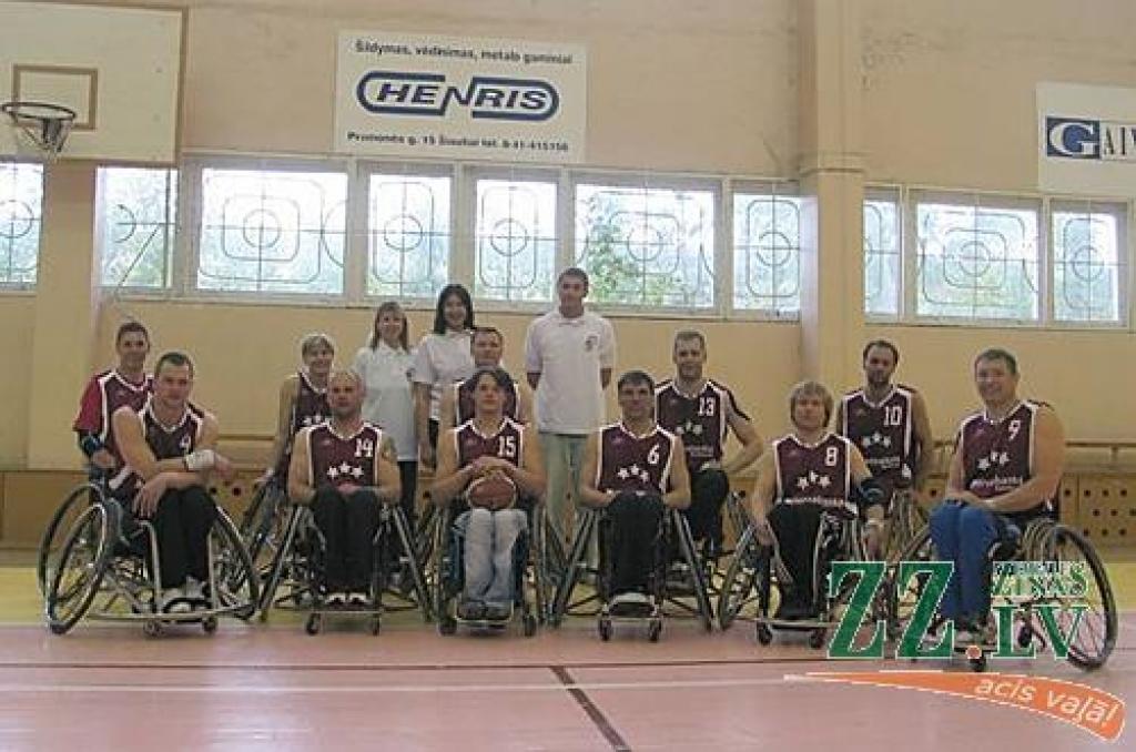 Latvijas izlase pēc pārbaudes spēles Šauļos, kur mūsējie guva uzvaru ar 69:61.
Autors: No LRSF arhīva.