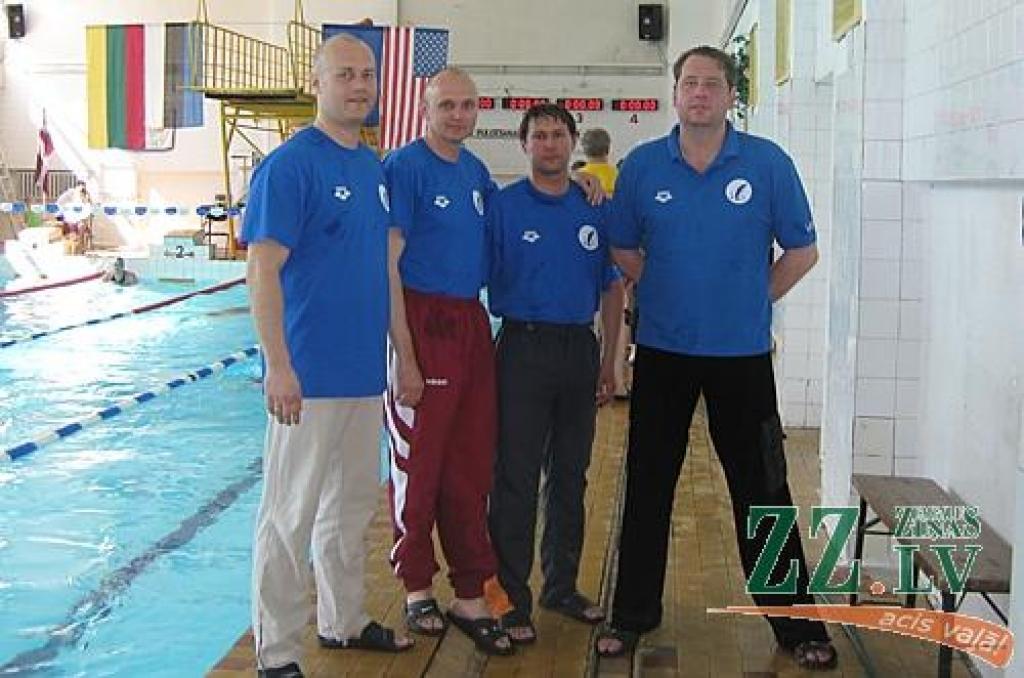 Jelgavas veterānu komanda Valmieras peldbaseinā. No kreisās Valērijs Minakovs, Sergejs Gerasevs, Igors Ērciņš, Valērijs Šinkus.
Autors: No kluba arhīva.