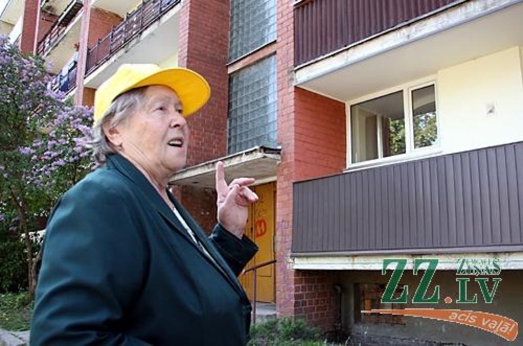 Mātera ielas 33 iemītniece Emma Ruža ir viena no tām, kas uzskata, ka patlaban nav piemērots brīdis enerģiju taupošiem pasākumiem: «Šeit dzīvo daudz pensionāru un bezdarbnieku, kuru maksātspēja ir ļoti zema.» Tomēr Ružas kundze atzīst, ka nākotnē noteikti būtu siltināmas ēkas gala sienas.
Autors: Krišjānis Grantiņš.