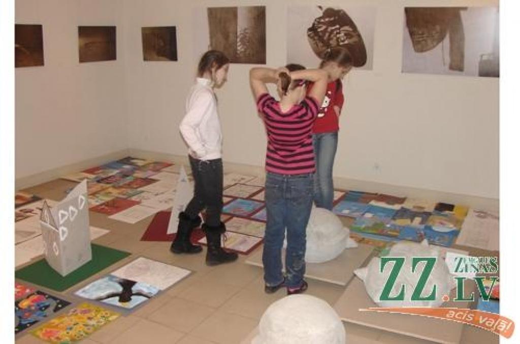 Audzēkņu darbu skate, kas notiek divas reizes gadā - maijā un decembrī.
Autors: No Jelgavas Mākslas skolas arhīva.