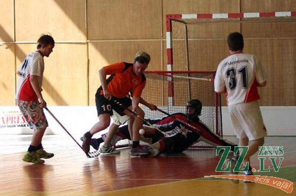 LLU florbolisti - cīņā par iekļūšanu labāko trijniekā.
Autors: Krišjānis Grantiņš.