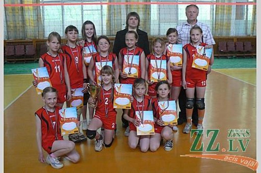 1997.gadā dzimušu un jaunāku Jelgavas rajona Sporta centra meiteņu komanda.
Autors: No Jelgavas rajona Sporta centra arhīva.