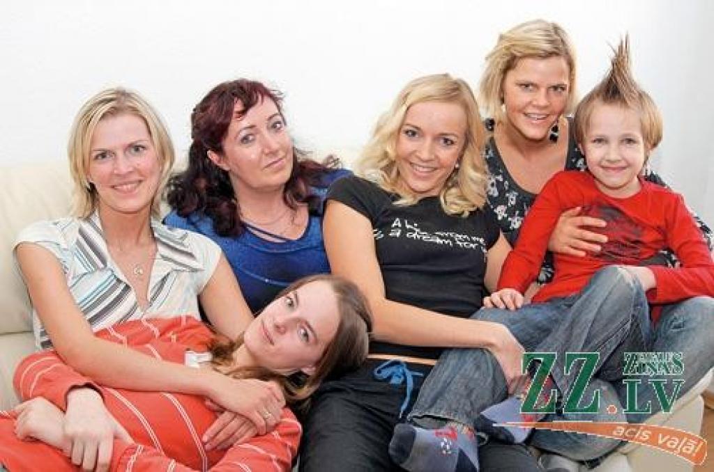 Lolita Balode beidzot jūtas laimīga kopā ar saviem tuvākajiem cilvēkiem: «Meitas un mazbērni ir mani dārgumi, par kuriem nekā vērtīgāka pasaulē nav.»
Autors: Aldis Dubļāns