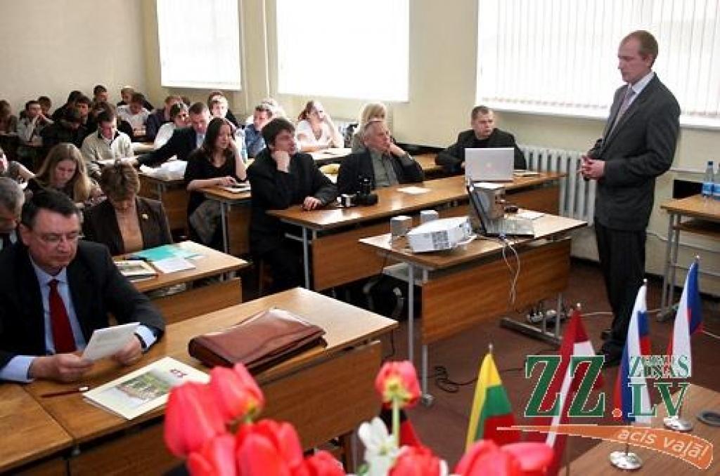 Autors: Agris Samcovs.