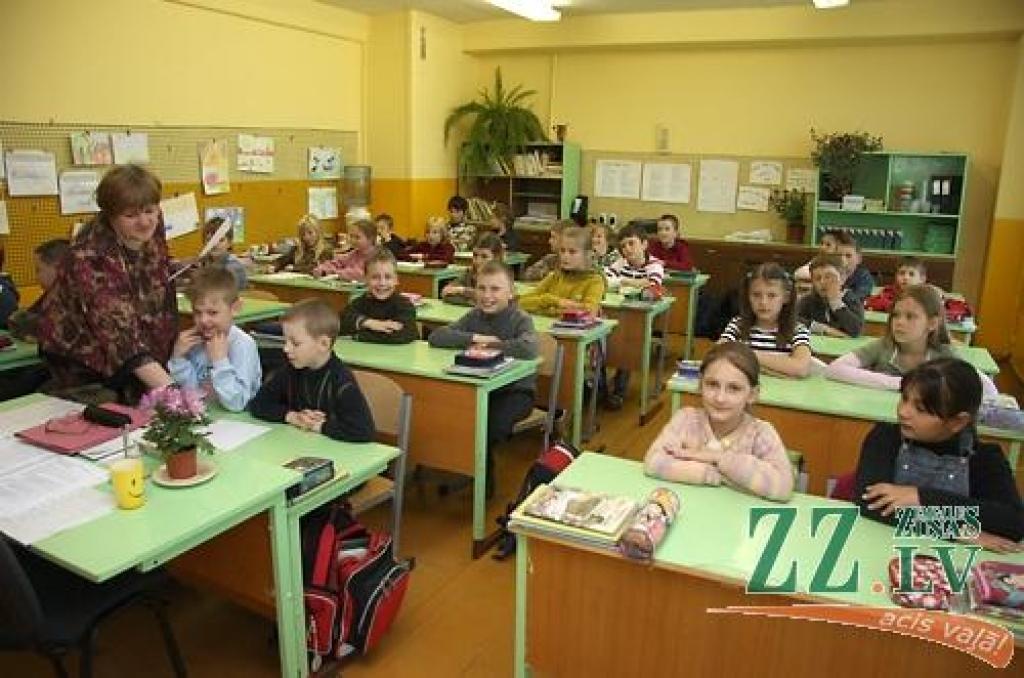 Trešklasnieku pirmais nopietnais valsts pārbaudījums pašu skolēnu un skolotāju vērtējumā nebija pārlieku grūts.
Autors: Krišjānis Grantiņš.