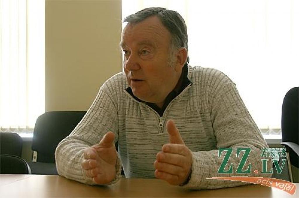 Roberts Egle: «Deputātiem nav «uguntiņa» apspriest jautājumus, visi tik gaida, kaut ātrāk viss paietu.»
Autors: Inga Karlinska.