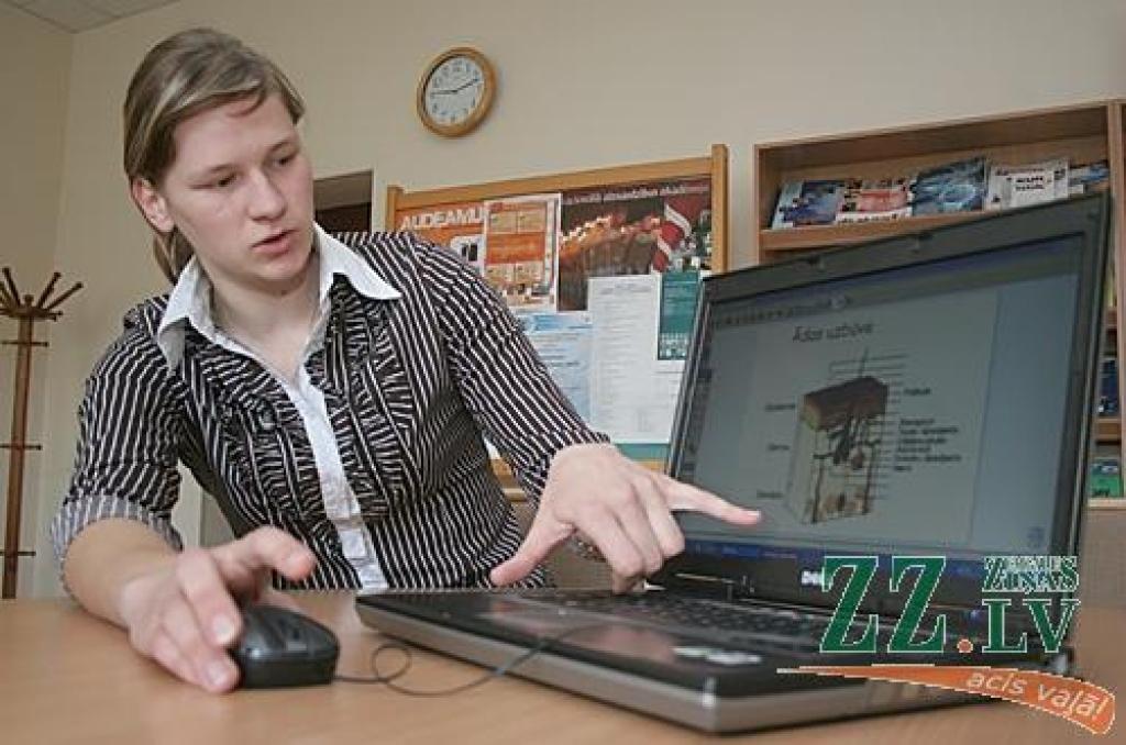 Jelgavas Valsts ģimnāzijas skolotāja Liene Sabule.
Autors: Agris Samcovs.