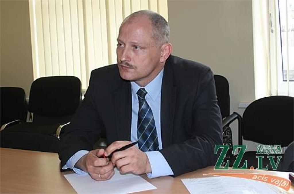 Jurijs Strods: «Uzskatu, ka nav pilnībā izmantotas informāciju tehnoloģijas, ieskaitot internetā pieejamos resursus, lai daudz plašāk informētu iedzīvotājus par par pašvaldībā lemtajiem jautājumiem.»
Autors: Armands Jēgermanis.