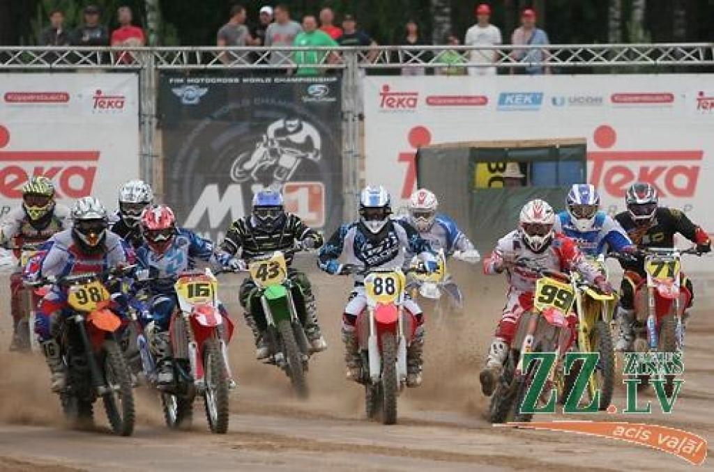 Fotomirkļi no nedēļas nogalē Ķeguma trasē «Zelta Zirga» aizvadītajām pasaules prestižākajām motokrosa sacīkstēm.