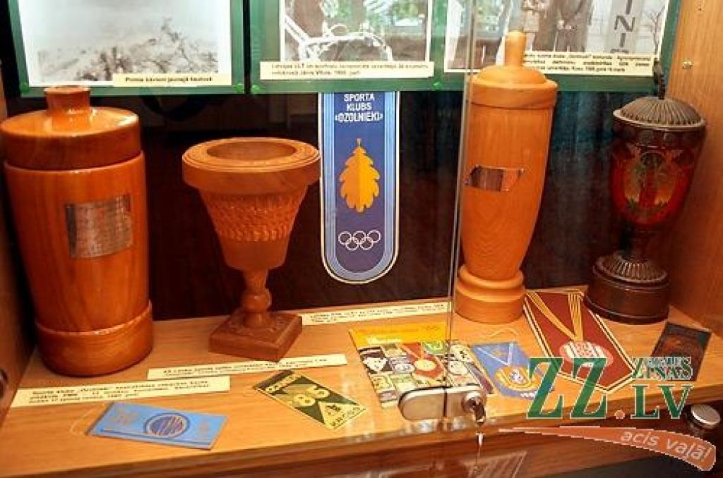 Ozolnieku novada muzejā joprojām skatāma pastāvīgā izstāde «Ozolnieku cilvēki pirms 90, 80, 70, 60… gadiem», kas tika atklāta maija beigās. Materiālu klāsts ir izvietots stendos, kuros stāstīts par senākajiem vēsturiskajiem objektiem, kuri...