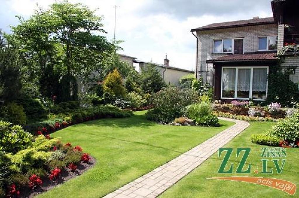 Jelgavas sakoptākais privātmājas dārzs - Dambja ielā 76. 
Autors: Krišjānis Grantiņš.