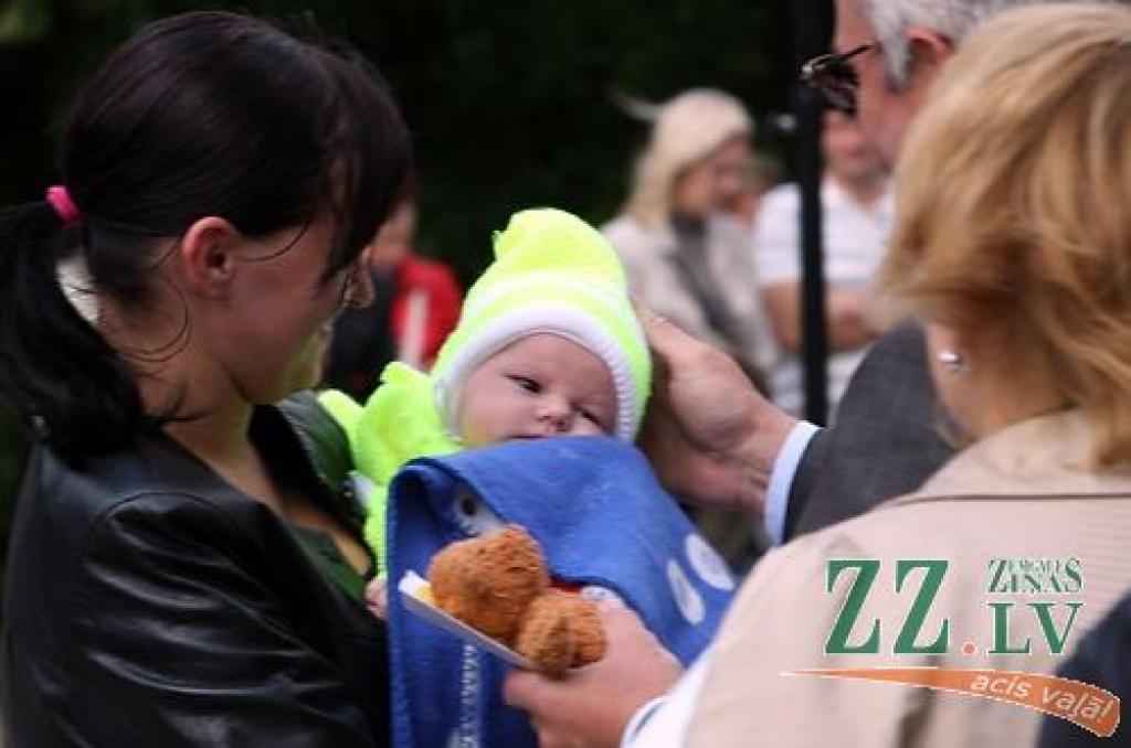 Kristīne Levica dēlu nosaukusi par Jāni Maratu. Kad izaugs, viņš pats varēs izvēlēties no abiem vārdiem tīkamāko.
Autors: Krišjānis Grantiņš.