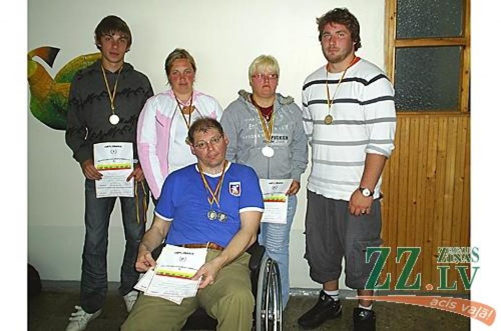 Kluba «Cerība» komanda pēc starta Lietuvas atklātajā čempionātā vieglatlētikā.
Autors: No ISRK «Cerība» arhīva.